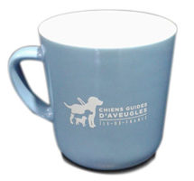 mug bleu avec logo blanc de l'association