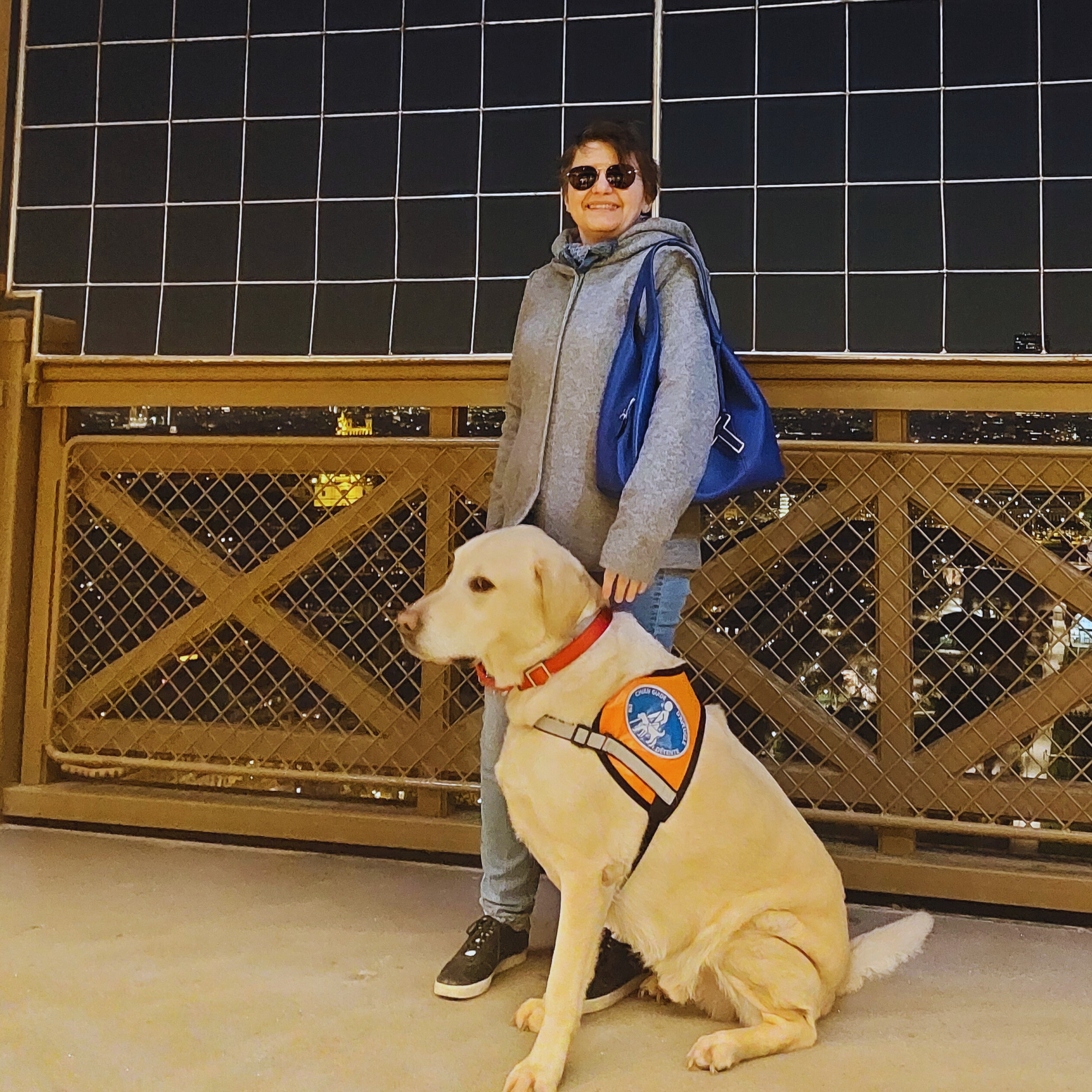 Elisabeth Lye et Nesquick posent au sommet de la tour eiffel