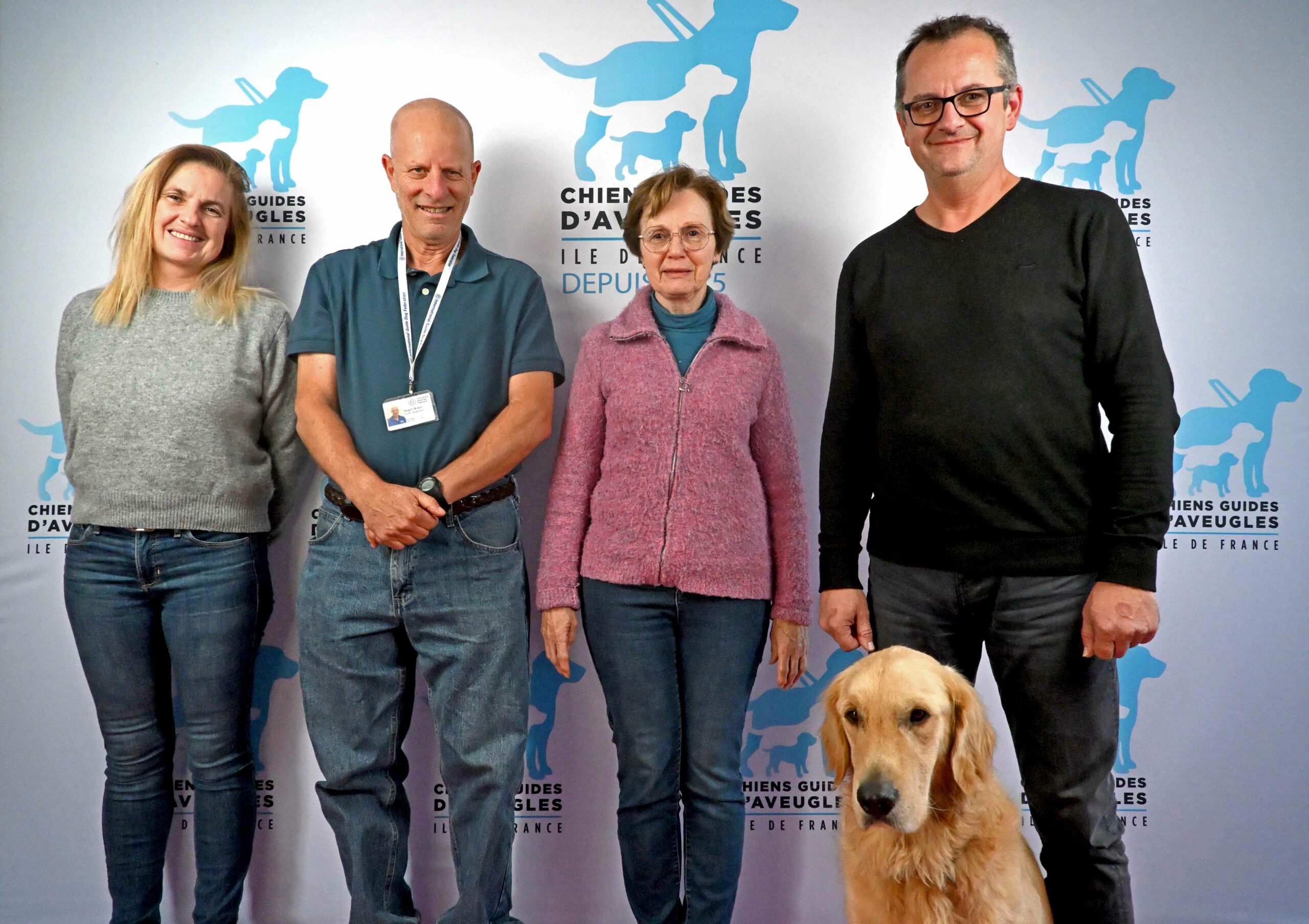 le directeur et la présidente de l'association aux côtés des assesseurs